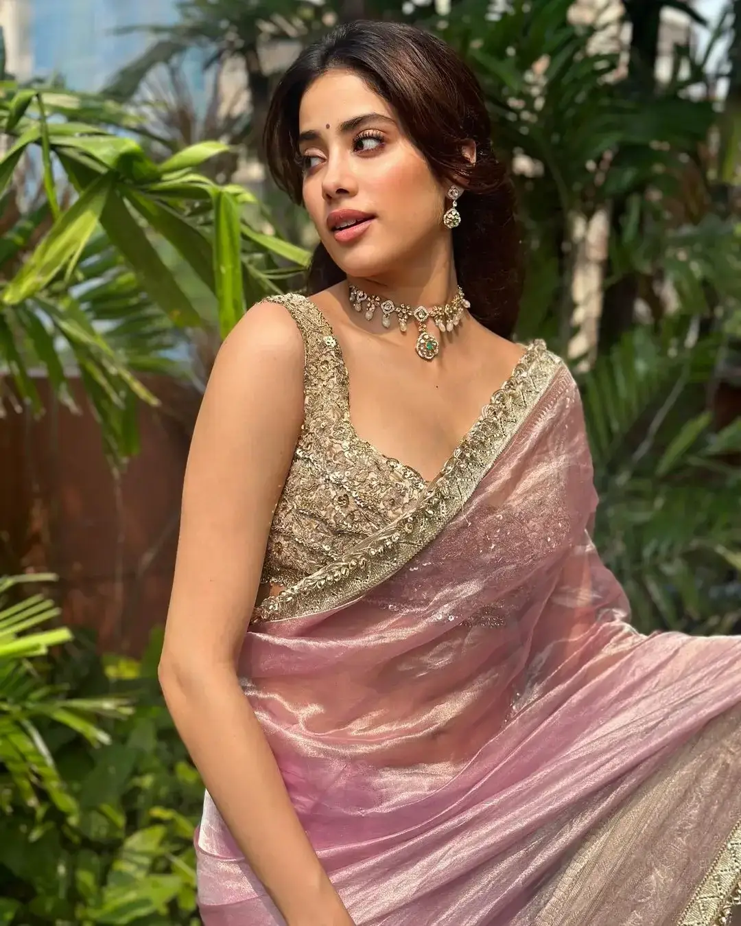 Bollywood Actress Janhvi Kapoor in Sleeveless Pink Saree